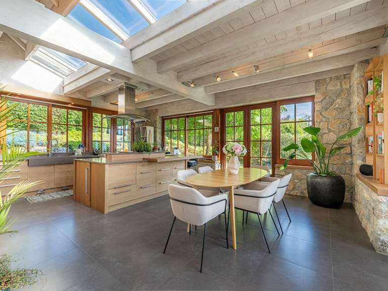 House Aix-les-Bains - 4 bedrooms - 326m²