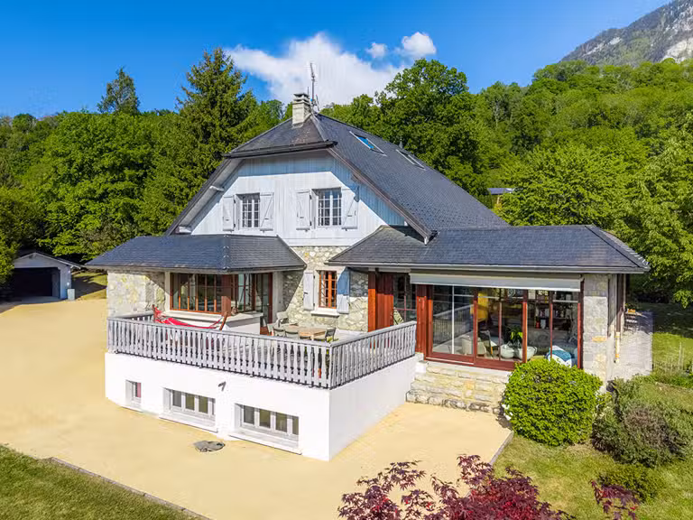Maison Aix-les-Bains - 4 chambres - 326m²