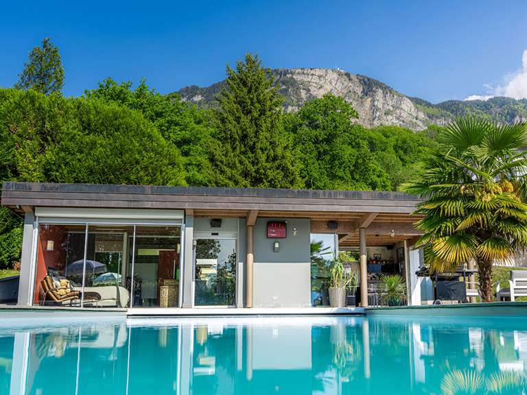 House Aix-les-Bains - 4 bedrooms - 326m²