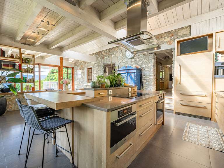 House Aix-les-Bains - 4 bedrooms - 326m²