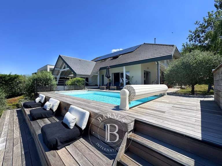 Maison Aix-les-Bains - 4 chambres - 245m²