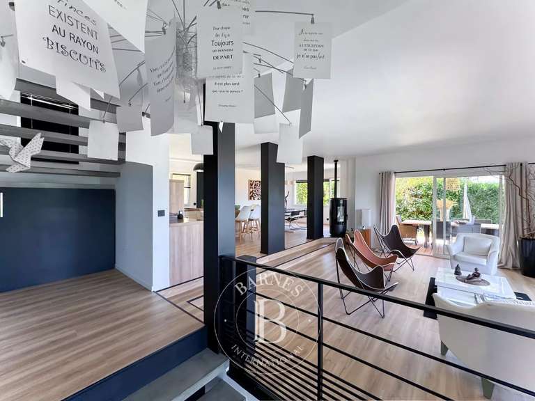 Maison Aix-les-Bains - 4 chambres - 245m²