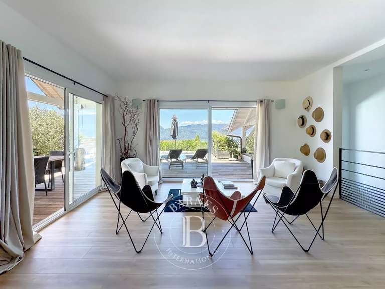 Maison Aix-les-Bains - 4 chambres - 245m²