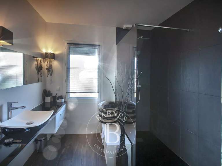 Maison Aix-les-Bains - 4 chambres - 245m²