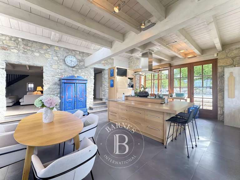 Maison Aix-les-Bains - 4 chambres - 327m²