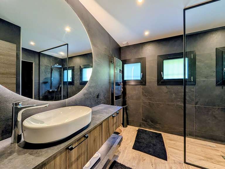 Maison Aix-les-Bains - 5 chambres - 200m²