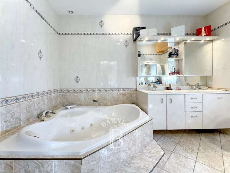 Propriété Aix-les-Bains - 6 chambres - 468m²