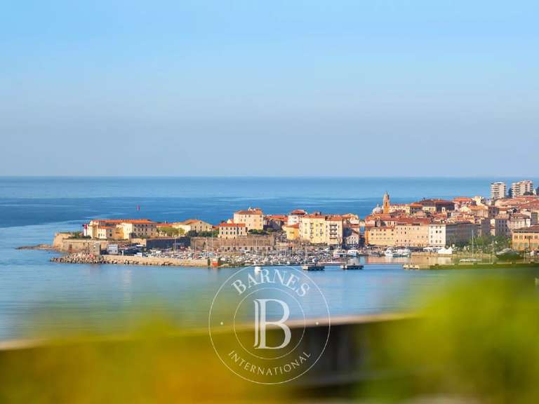 Appartement Ajaccio - 3 chambres - 150m²
