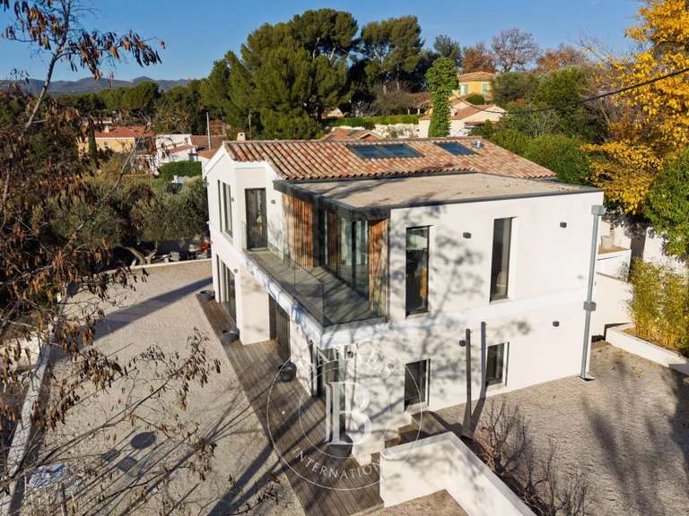 House Allauch - 4 bedrooms - 217m²