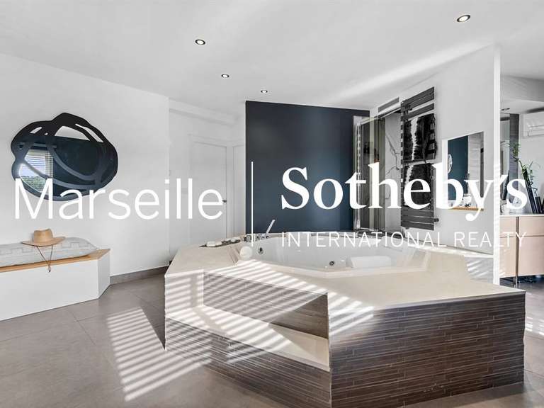 House Allauch - 3 bedrooms - 286m²