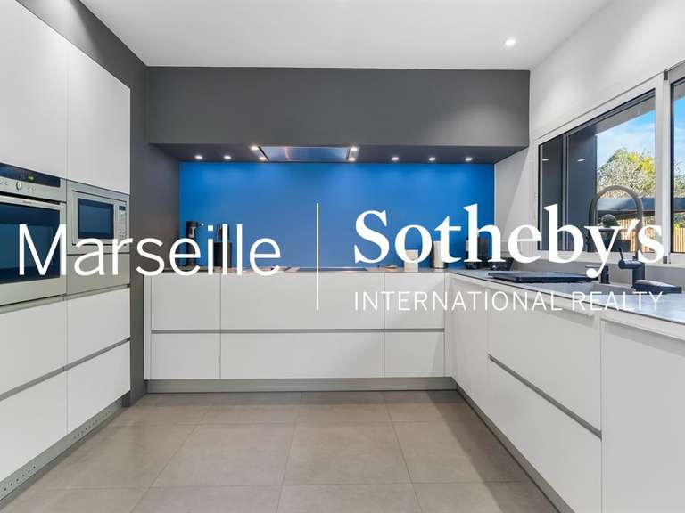 House Allauch - 3 bedrooms - 286m²