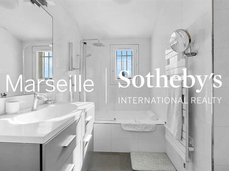 House Allauch - 3 bedrooms - 286m²