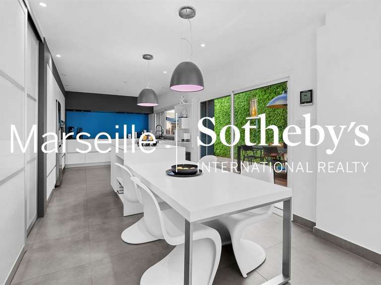 House Allauch - 3 bedrooms - 286m²