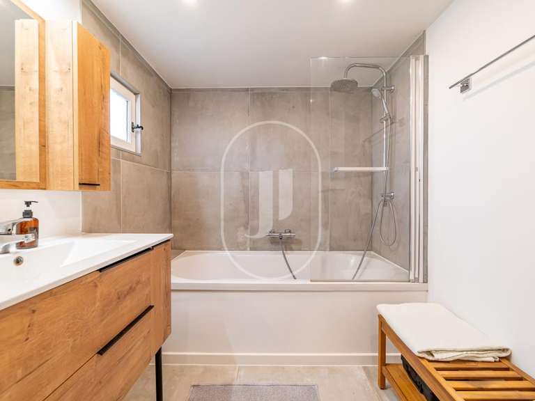 Maison Allègre-les-Fumades - 6 chambres - 177m²
