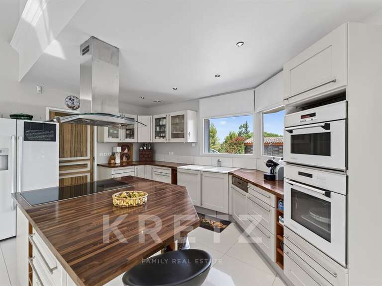 Maison Alleins - 4 chambres - 240m²
