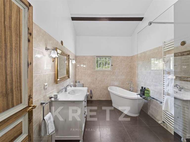 Maison Alleins - 4 chambres - 240m²