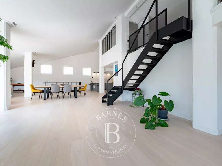 Maison Allonzier-la-Caille - 2 chambres - 327m²
