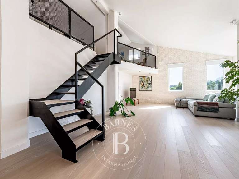 Maison Allonzier-la-Caille - 2 chambres - 327m²