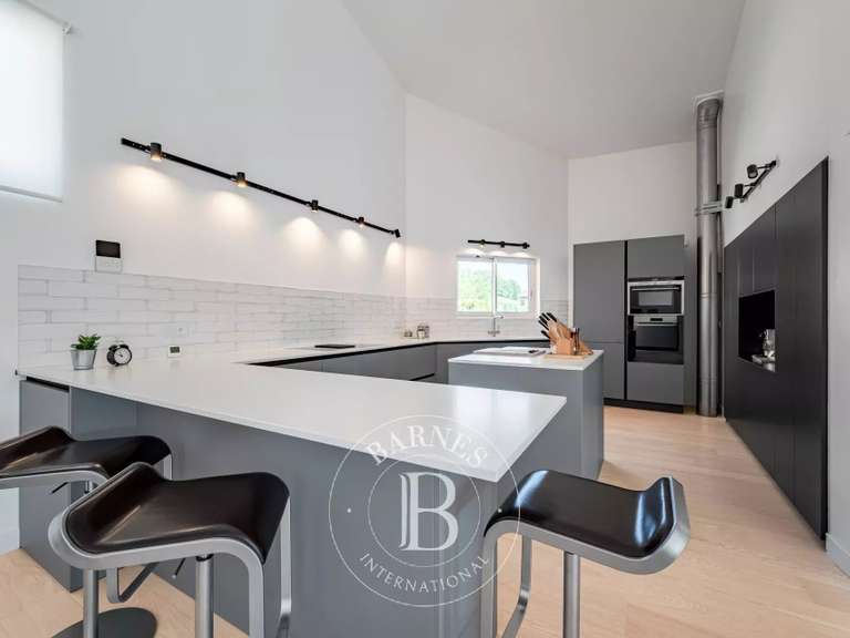 Maison Allonzier-la-Caille - 2 chambres - 327m²