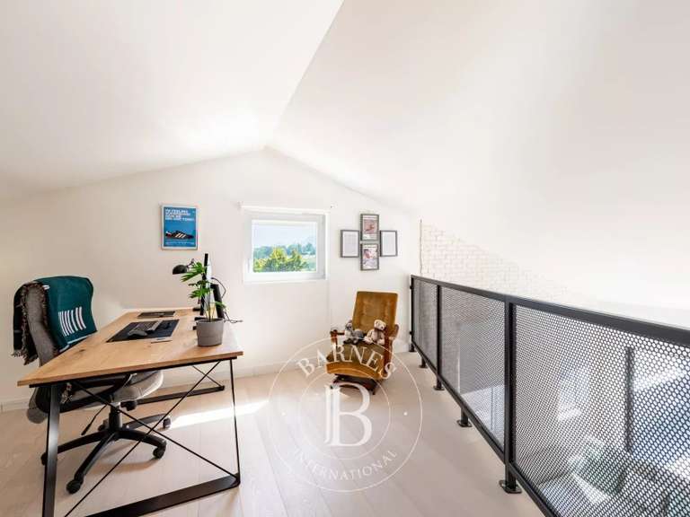 Maison Allonzier-la-Caille - 2 chambres - 327m²