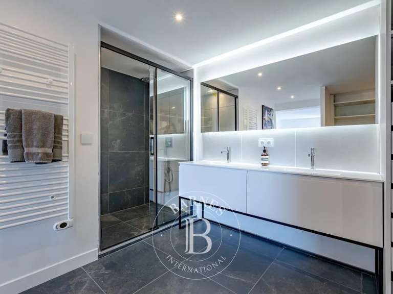 Maison Allonzier-la-Caille - 2 chambres - 327m²