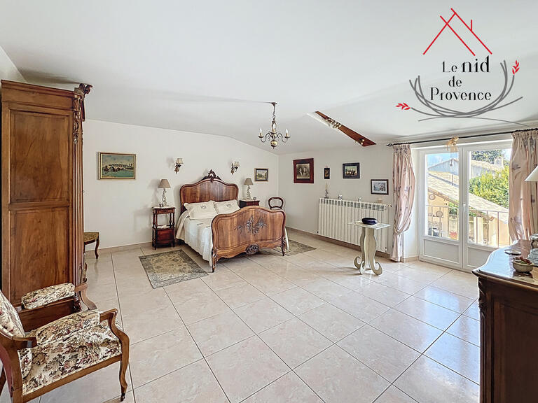 Maison Althen-des-Paluds - 10 chambres - 678m²