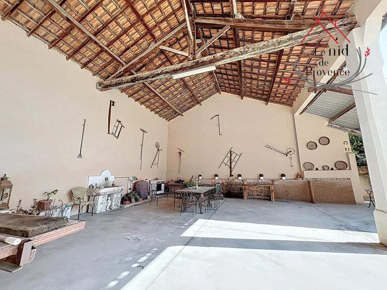 Maison Althen-des-Paluds - 10 chambres - 678m²
