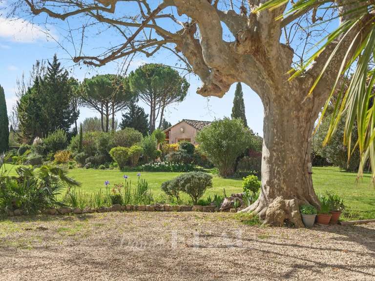 Maison Althen-des-Paluds - 9 chambres - 379m²