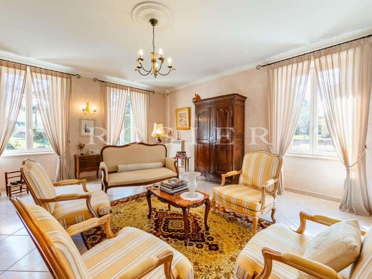 Villa Althen-des-Paluds - 6 chambres - 465m²