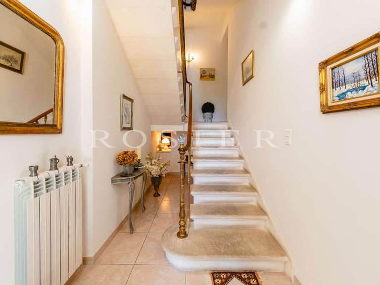 Villa Althen-des-Paluds - 6 chambres - 465m²