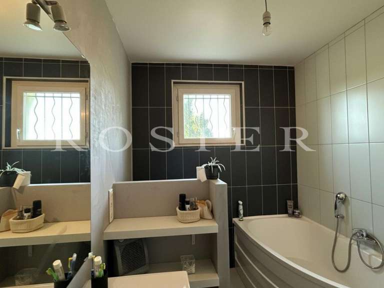 Villa Althen-des-Paluds - 4 chambres - 170m²