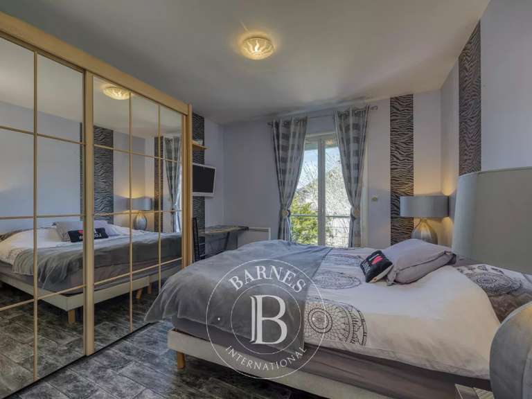 Maison Amancy - 4 chambres - 263m²