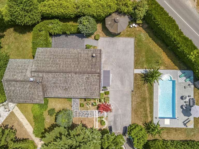 Maison Amancy - 4 chambres - 263m²