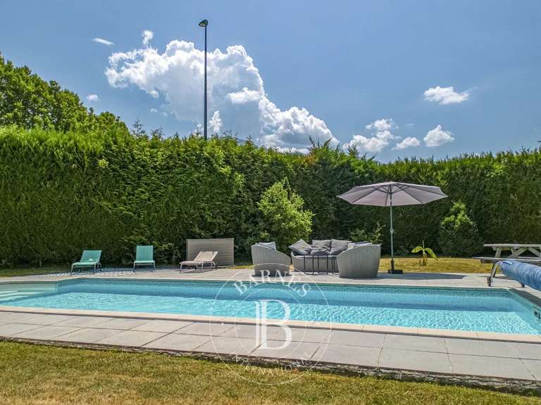 Maison Amancy - 4 chambres - 263m²