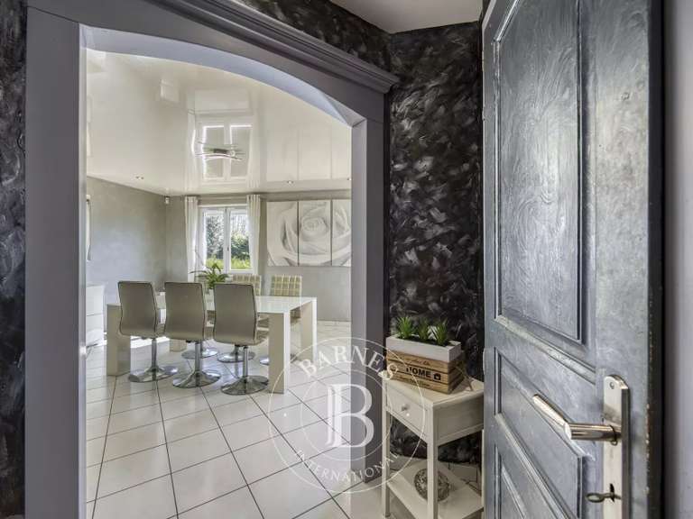 Maison Amancy - 4 chambres - 263m²
