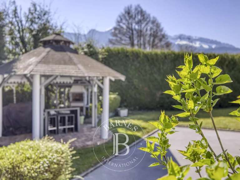 Maison Amancy - 4 chambres - 263m²