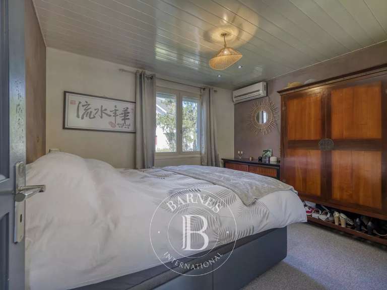 Maison Amancy - 4 chambres - 263m²