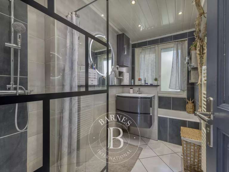 Maison Amancy - 4 chambres - 263m²