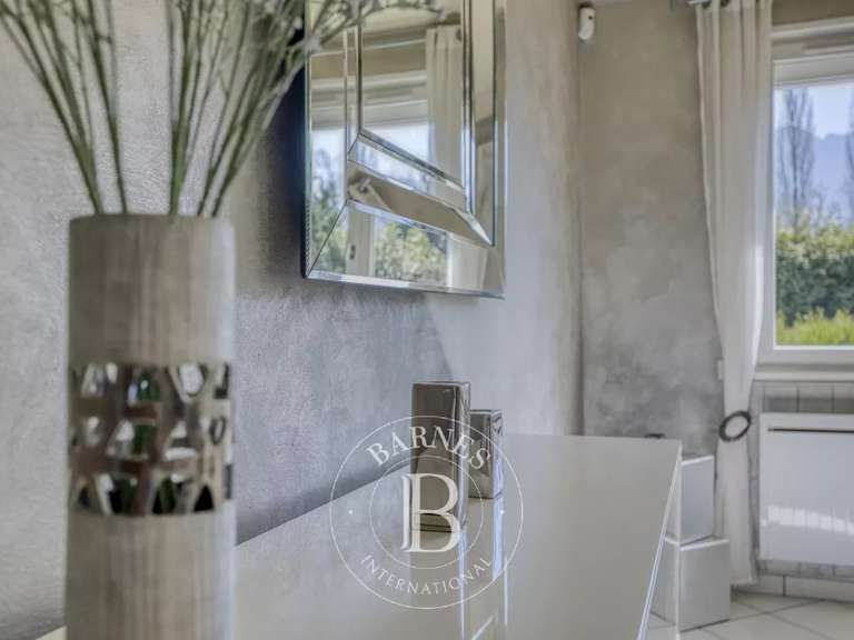 Maison Amancy - 4 chambres - 263m²
