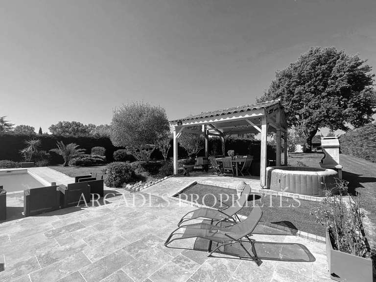 Maison Ambarès-et-Lagrave - 5 chambres - 2900m²