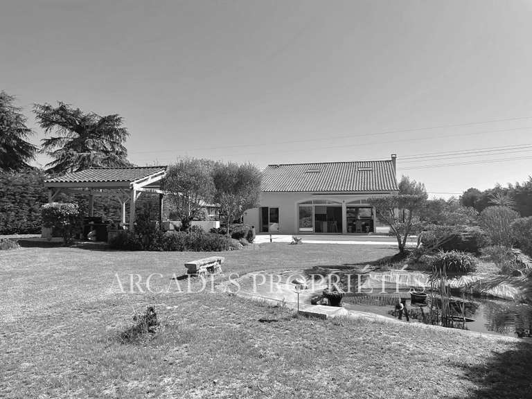 House Ambarès-et-Lagrave - 5 bedrooms - 2900m²