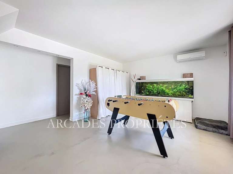 Maison Ambarès-et-Lagrave - 5 chambres - 2900m²