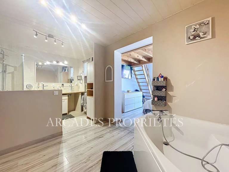 Maison Ambarès-et-Lagrave - 5 chambres - 2900m²