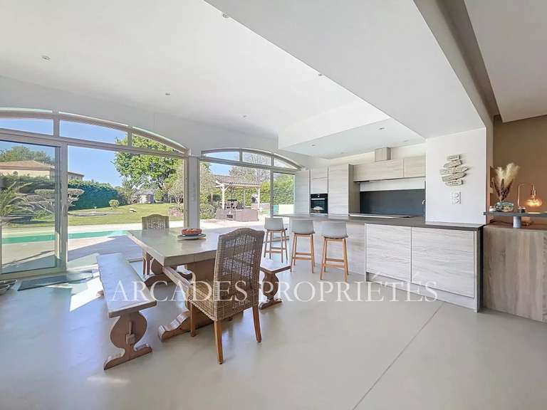 Maison Ambarès-et-Lagrave - 5 chambres - 2900m²