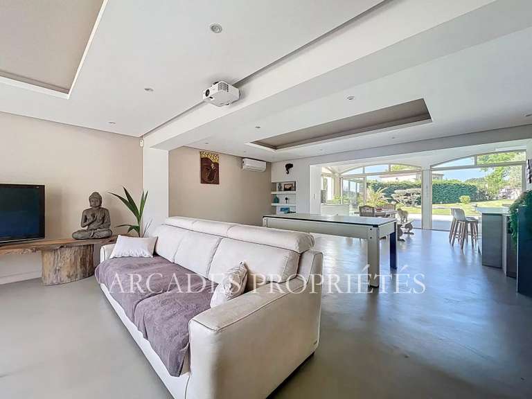 Maison Ambarès-et-Lagrave - 5 chambres - 2900m²