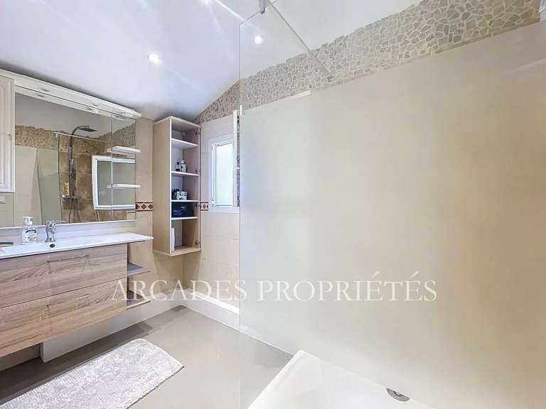 Maison Ambarès-et-Lagrave - 5 chambres - 2900m²