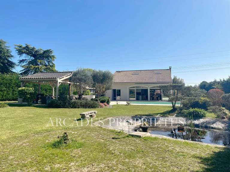 Maison Ambarès-et-Lagrave - 5 chambres - 2900m²