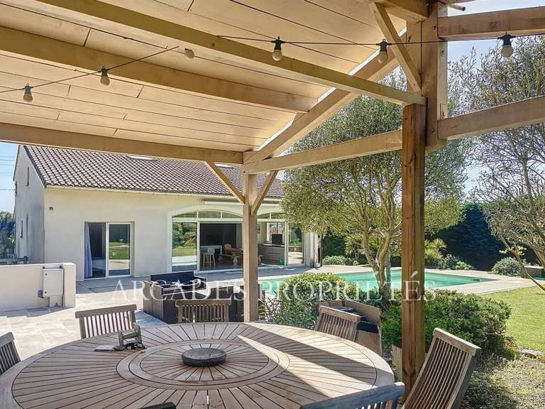 Maison Ambarès-et-Lagrave - 5 chambres - 2900m²