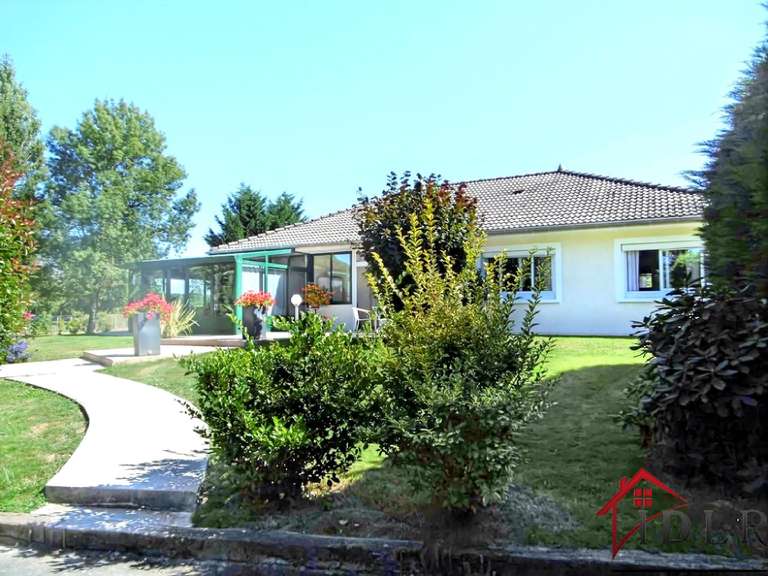 House Ambérieux-en-Dombes - 3 bedrooms - 162m²