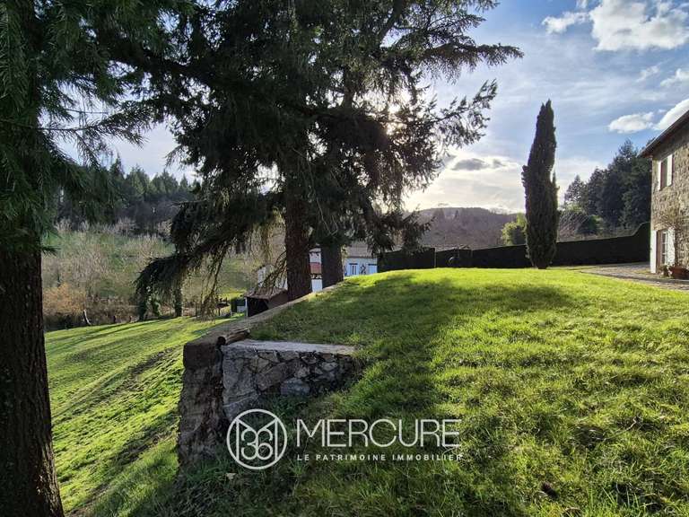 Propriété Ambierle - 5 chambres - 349m²